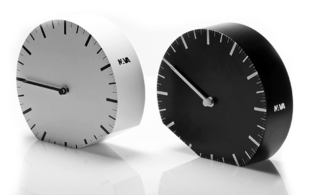 Business Innovation “Ora ilLegale” clock design